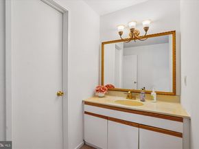 563 Florida Avenue 102, Herndon VA 20170