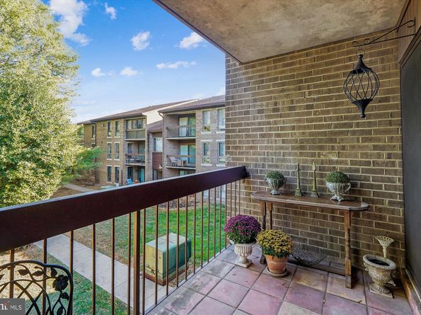 563 Florida Avenue 102, Herndon VA 20170