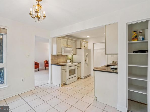 563 Florida Avenue 102, Herndon VA 20170