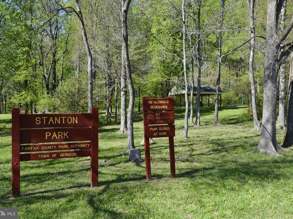 563 Florida Avenue 102, Herndon VA 20170