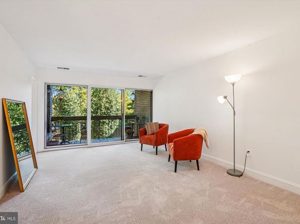 563 Florida Avenue 102, Herndon VA 20170