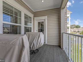 21914 Hawksbill High Circle 304, Sterling VA 20164