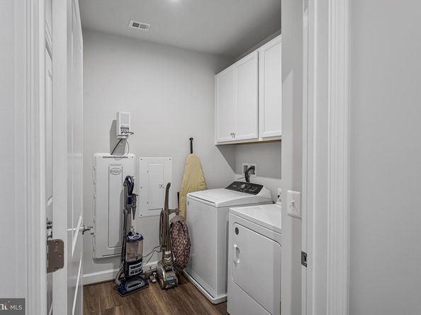 21914 Hawksbill High Circle 304, Sterling VA 20164