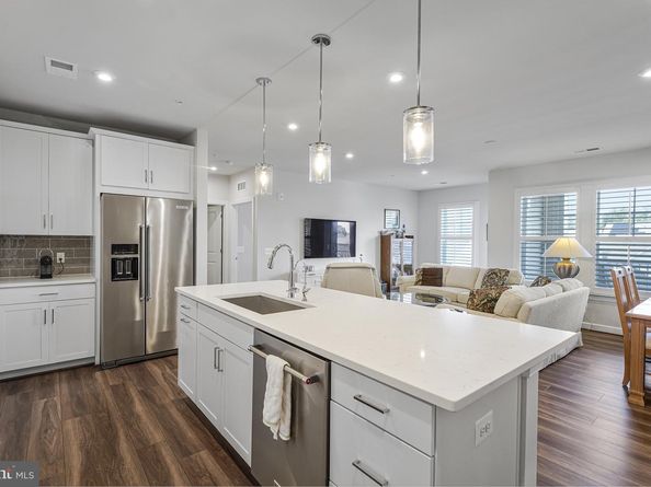 21914 Hawksbill High Circle 304, Sterling VA 20164