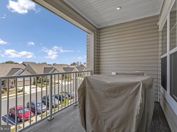 21914 Hawksbill High Circle 304, Sterling VA 20164