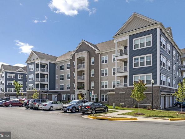 21914 Hawksbill High Circle 304, Sterling VA 20164
