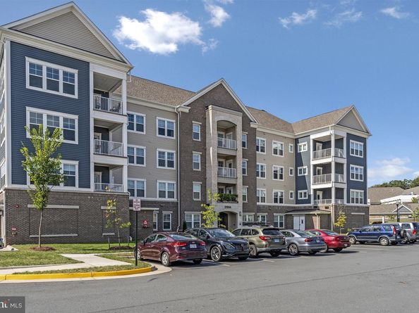 21914 Hawksbill High Circle 304, Sterling VA 20164