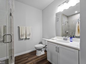 21914 Hawksbill High Circle 304, Sterling VA 20164