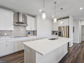 21914 Hawksbill High Circle 304, Sterling VA 20164
