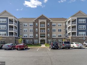 21914 Hawksbill High Circle 304, Sterling VA 20164
