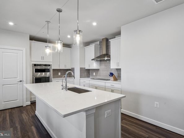 21914 Hawksbill High Circle 304, Sterling VA 20164