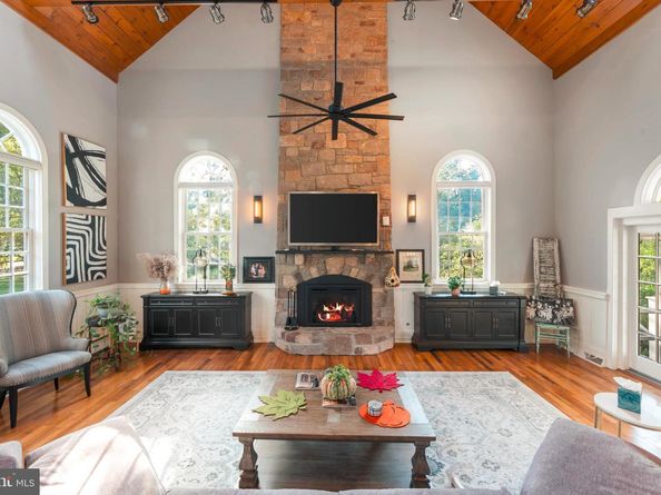 910 Old Dolington Road, Newtown PA 18940