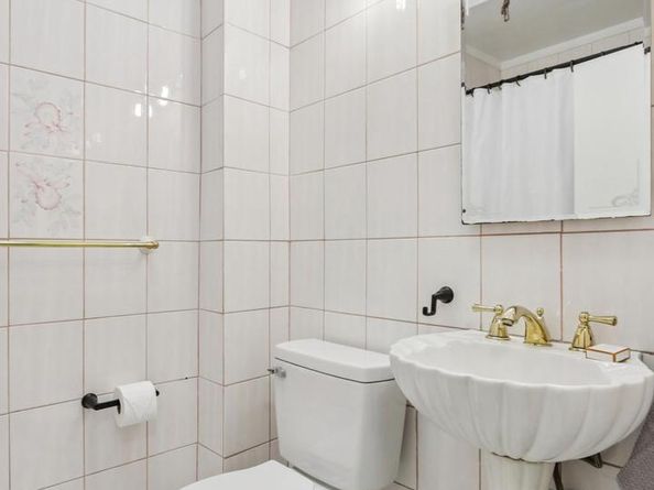 8855 Winchester Avenue, Philadelphia PA 19115