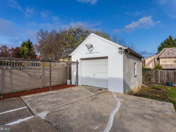 349 Kirks Lane, Drexel Hill PA 19026