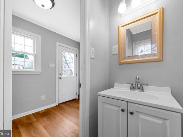 349 Kirks Lane, Drexel Hill PA 19026