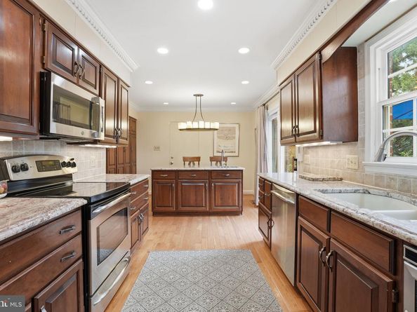 1230 23rd Street S, Arlington VA 22202