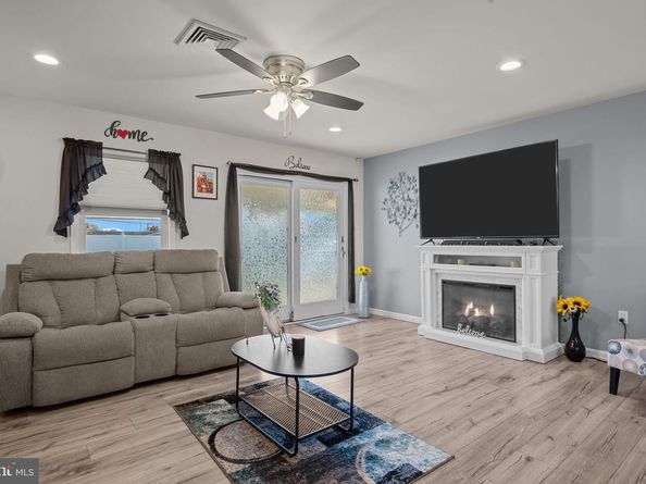 179 Crabtree Drive, Levittown PA 19055