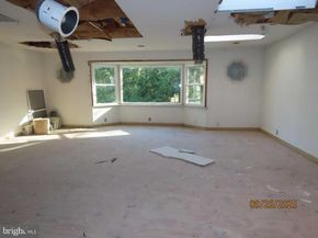 1710 Twining Road, Willow Grove PA 19090