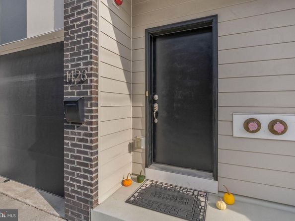 1423 S Howard Street, Philadelphia PA 19147