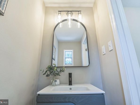 2070 Bridge Street, Philadelphia PA 19124