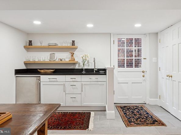 1306 Bishop Lane, Alexandria VA 22302