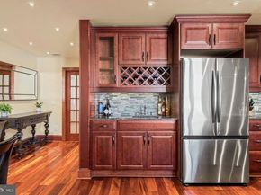 802 Locust Street 201, Philadelphia PA 19107