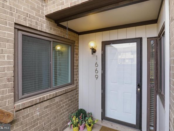 1669 Westwind Way 174A, Mclean VA 22102
