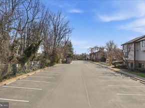 1669 Westwind Way 174A, Mclean VA 22102