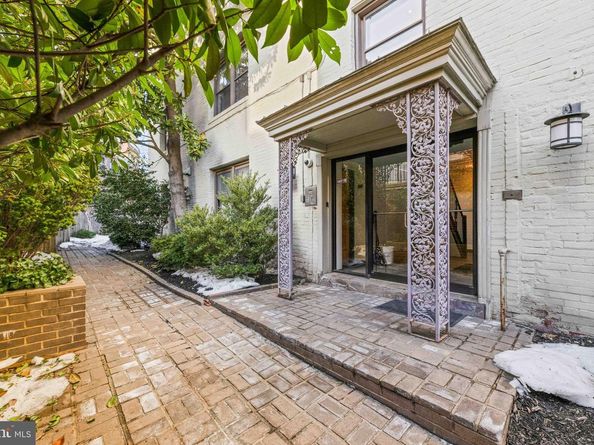 116 North Carolina Avenue SE 102, Washington DC 20003