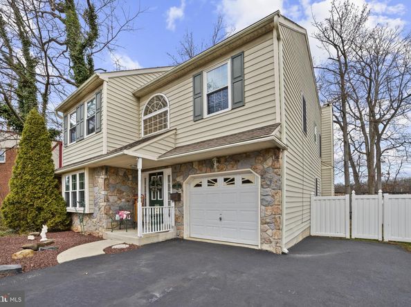 211 S Norwinden Drive, Springfield PA 19064