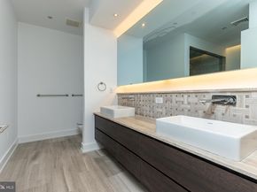 725 Chestnut Street 2, Philadelphia PA 19106