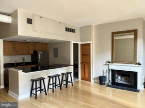 217 Church Street 2R, Philadelphia PA 19106