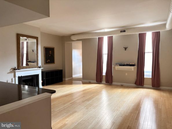 217 Church Street 2R, Philadelphia PA 19106