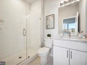 443 Shurs Lane 17, Philadelphia PA 19128