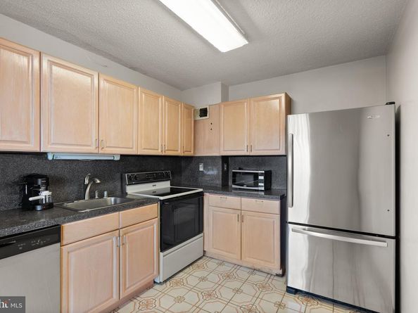 1225 Martha Custis Drive 819, Alexandria VA 22302