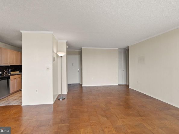 1225 Martha Custis Drive 819, Alexandria VA 22302