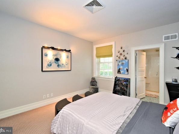 951 Frazier, Rydal PA 19046