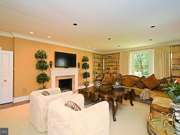 951 Frazier, Rydal PA 19046