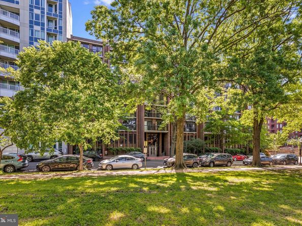 1001 26TH Street NW 306, Washington DC 20037