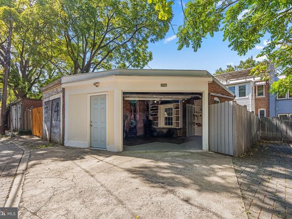 4427 Iowa Avenue NW, Washington DC 20011