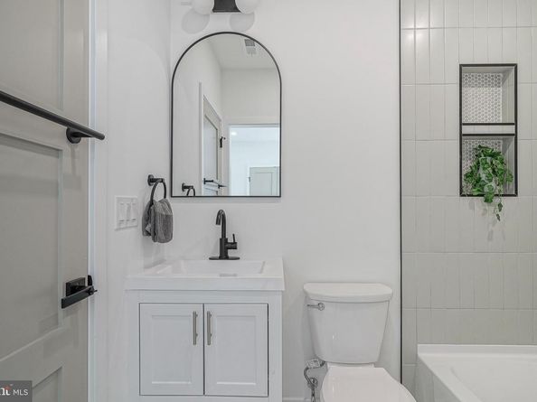 2302 S 6TH Street, Philadelphia PA 19148