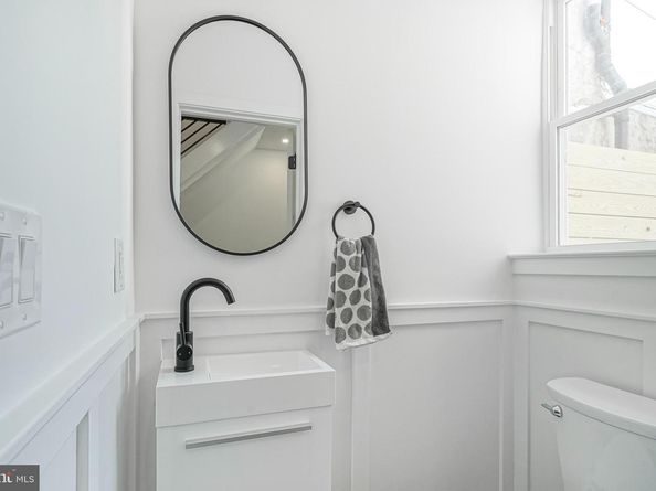2302 S 6TH Street, Philadelphia PA 19148