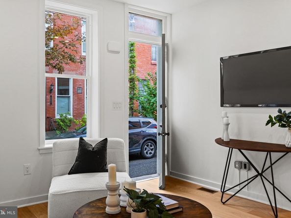 870 N Bucknell Street, Philadelphia PA 19130