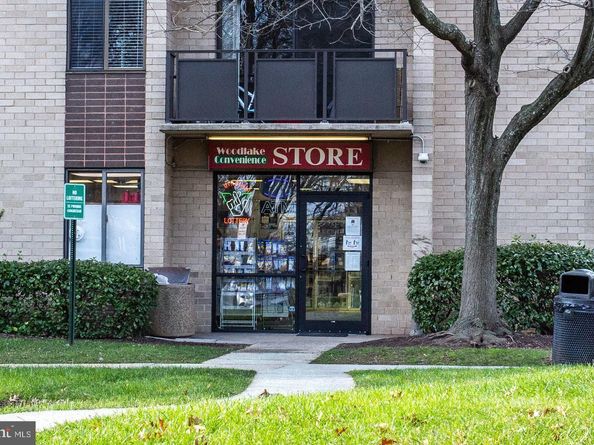 3100 S Manchester Street 1128, Falls Church VA 22044