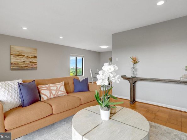 3100 S Manchester Street 1128, Falls Church VA 22044