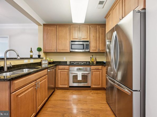 2101 Monroe N 107, Arlington VA 22207