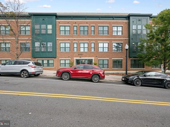 2101 Monroe N 107, Arlington VA 22207