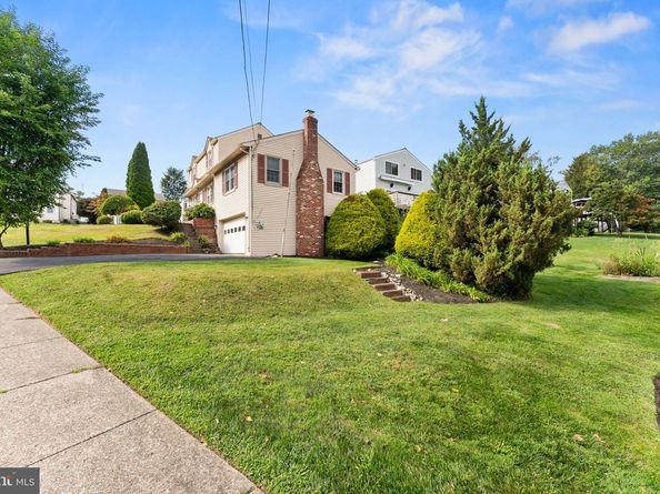 528 School House Lane, Willow Grove PA 19090