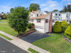 528 School House Lane, Willow Grove PA 19090