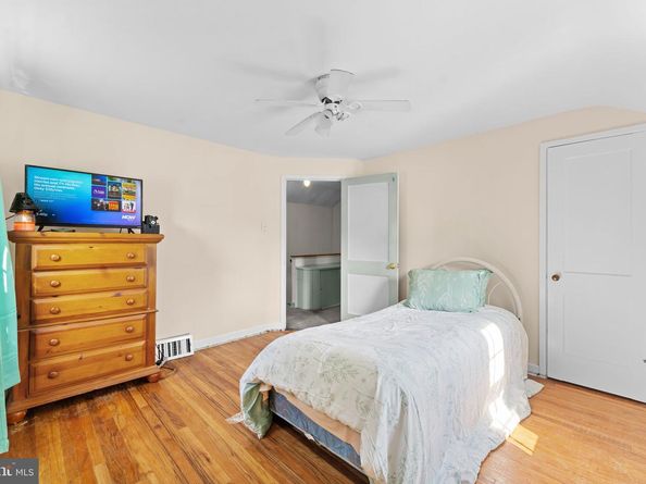 528 School House Lane, Willow Grove PA 19090